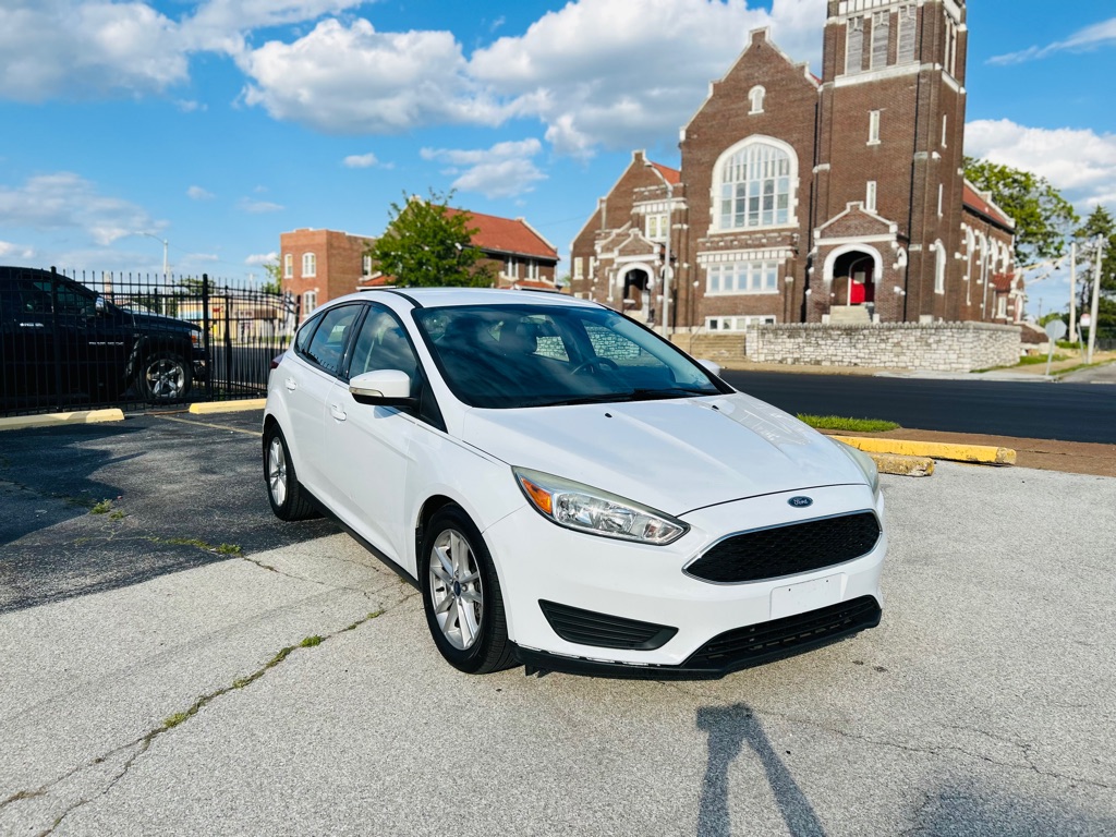 Used 2016 FORD FOCUS SE at Zee's Auto Sales
